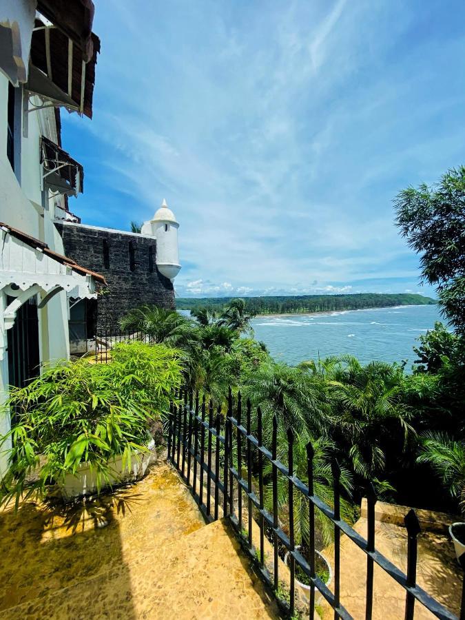Fort Tiracol Heritage Hotel Arambol Exteriör bild